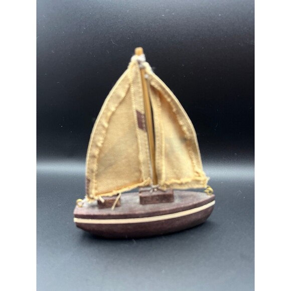 Set of Wooden Sailboats with Canvas Sail - Picture 3 of 5